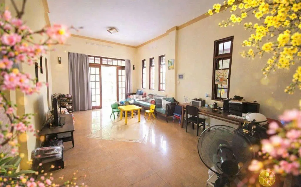 CHO THUÊ BIỆT THỰ :  2/43 Cao Thắng, Phường 5, Quận 3. Giá thuê: 85 triệu/tháng