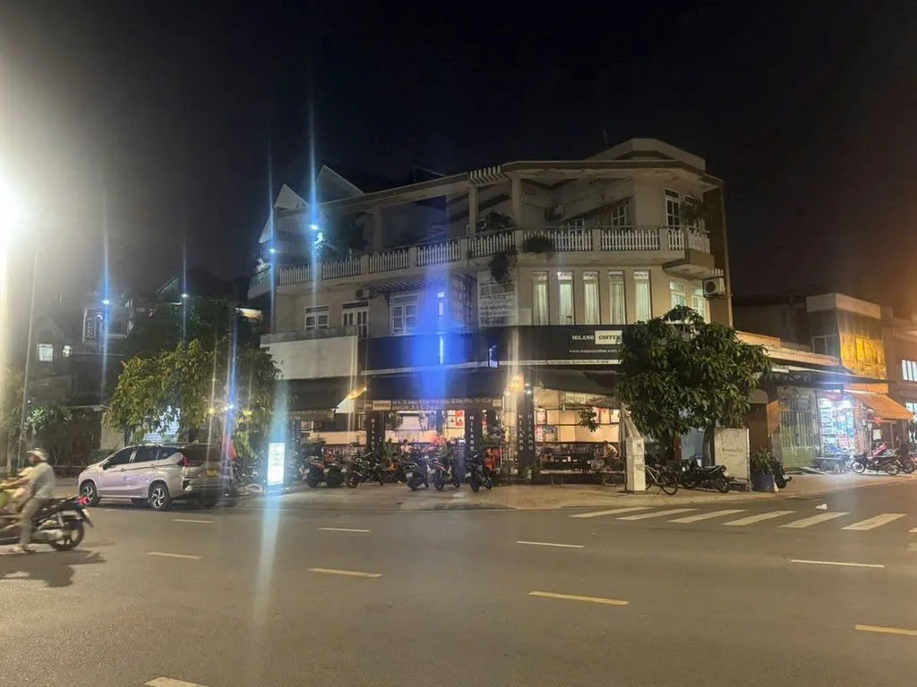 Cho thuê Nhà Góc 2 mặt tiền : 9 Tô Hiệu, Phường Tân Thới Hòa, Quận Tân Phú. Giá thuê: 38 triệu/tháng