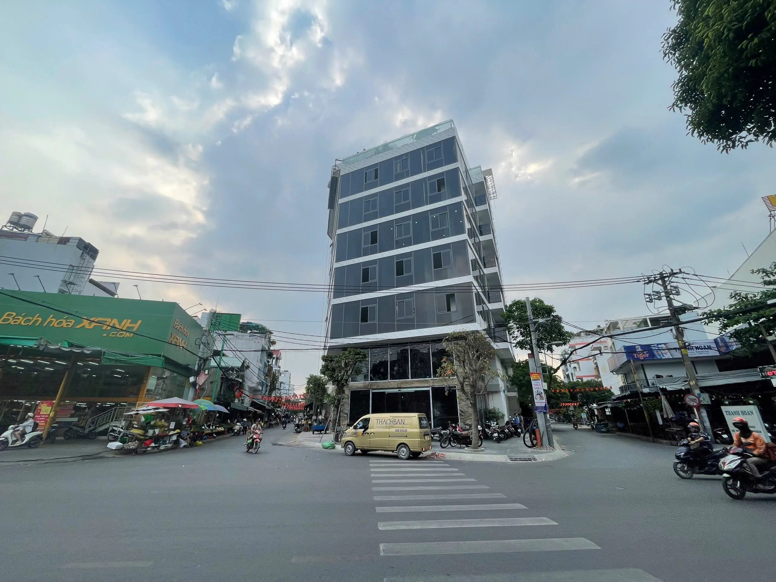 Cho thuê Nhà mặt tiền : 77 Lê Đức Thọ, Quận Gò Vấp. Giá thuê: 200 triệu/tháng