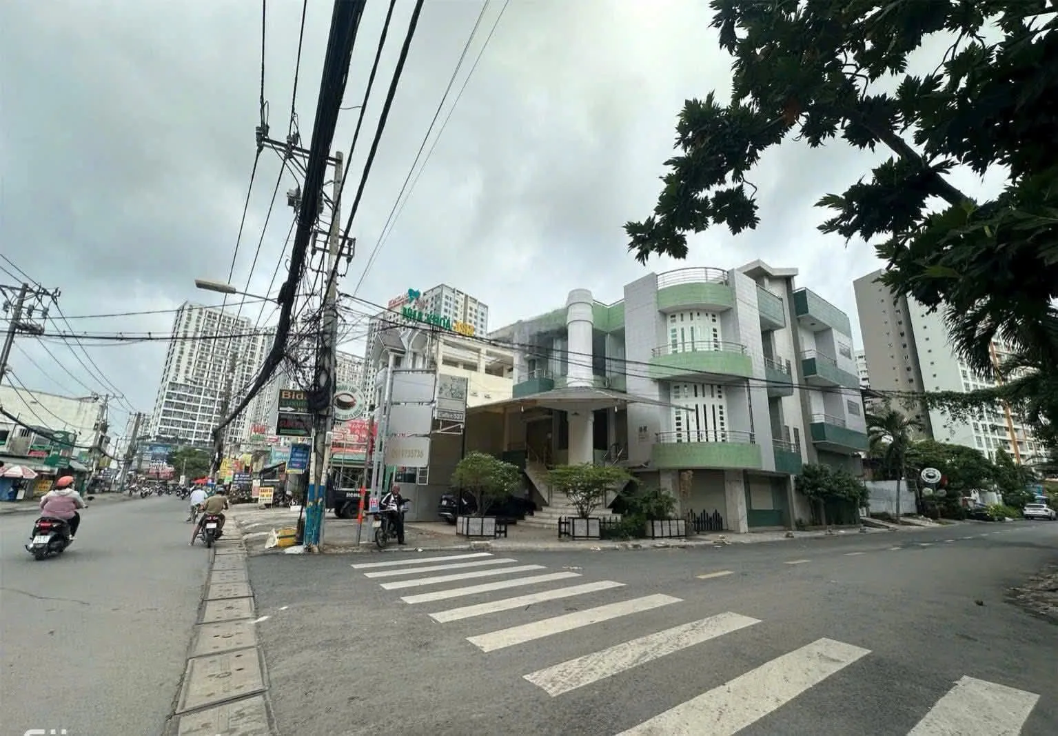 Cho thuê Nhà mặt tiền : 535–537 Nguyễn Duy Trinh, Thủ Đức. Giá thuê: 150 triệu/tháng