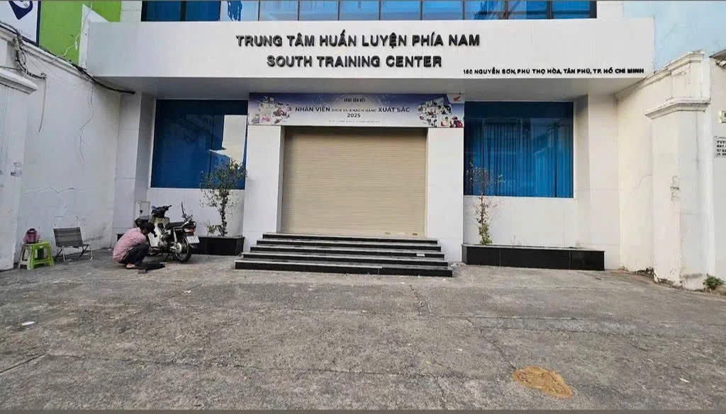 Cho thuê Nhà mặt tiền : 150 Nguyễn Sơn, Phường Phú Thọ Hòa, Quận Tân Phú.  Giá thuê: 150 triệu/tháng
