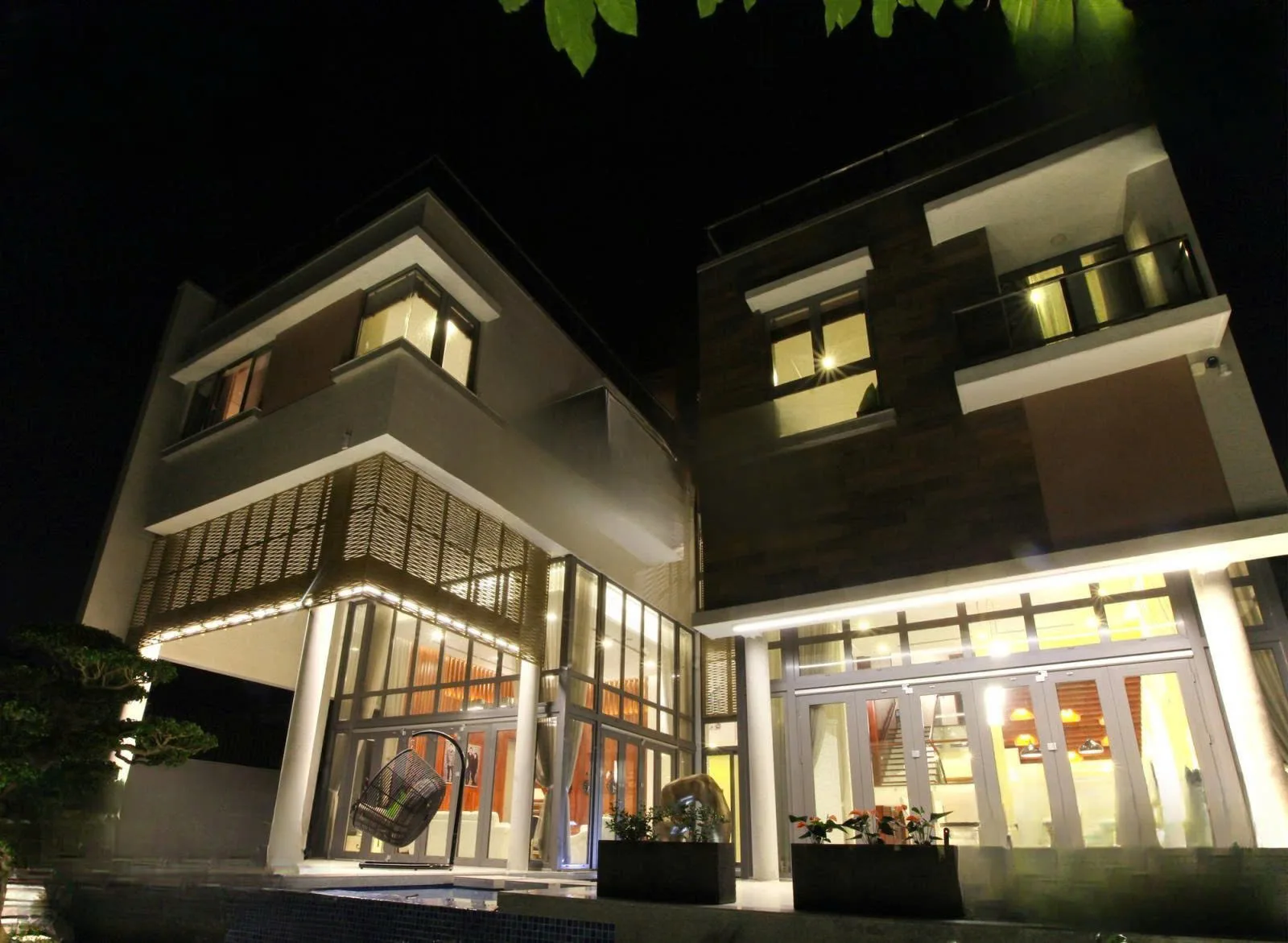 Cho thuê Biệt Thự cao cấp : 15B Nguyễn Ư Dĩ, Phường Thảo Điền, TP. Thủ Đức. Giá thuê: 550 triệu/thán