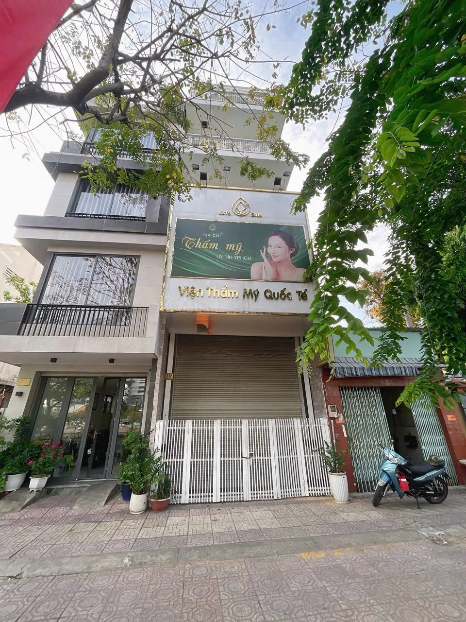 Cho thuê Nhà mặt tiền : 218 Bến Vân Đồn, Quận 4. Giá thuê: 75 triệu/tháng