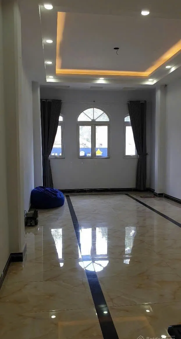 Cho thuê Nhà mặt tiền : 520 Nguyễn Chí Thanh, Phường 7, Quận 10. Giá thuê: 65 triệu/tháng
