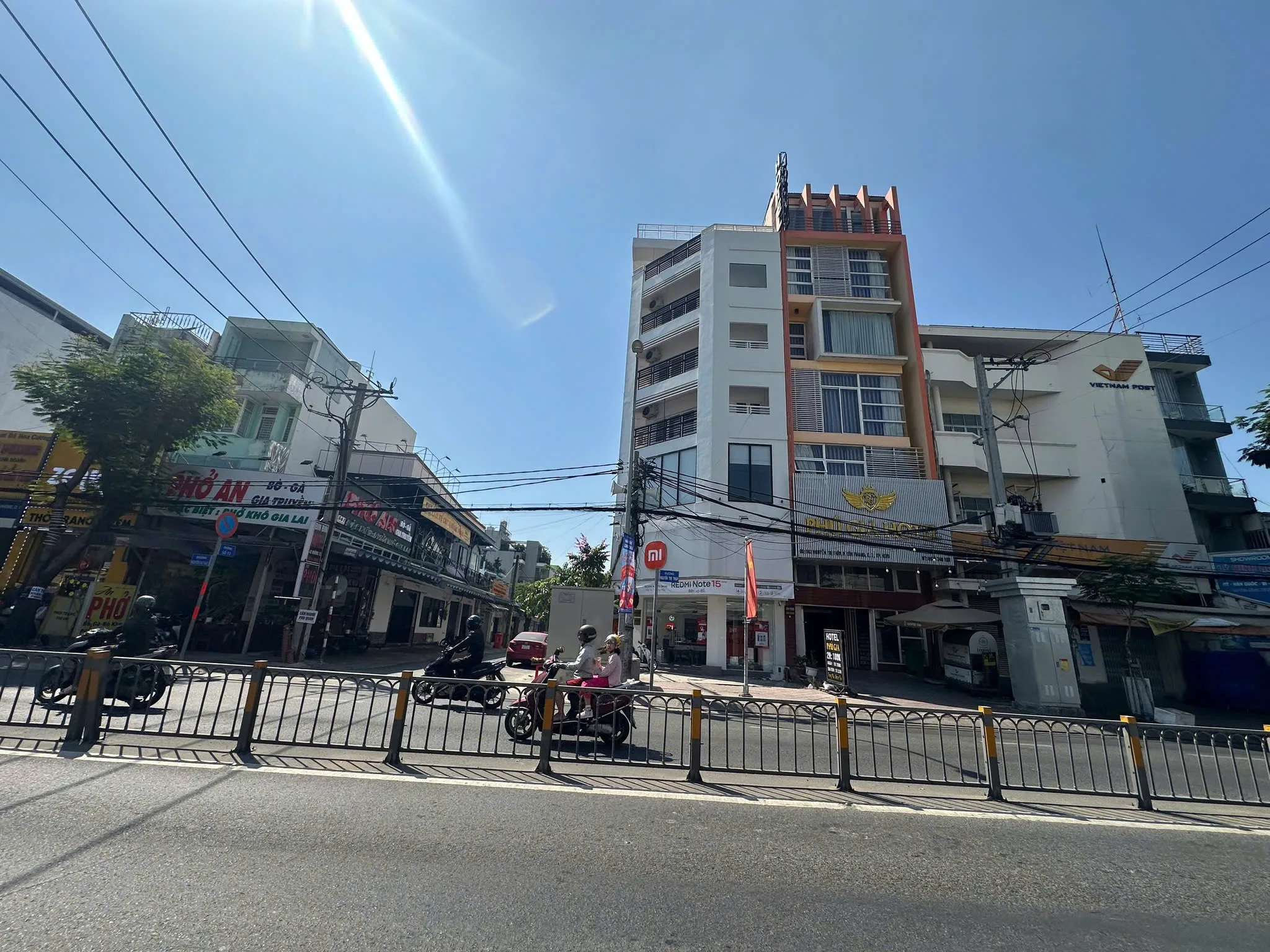 Cho Thuê Nhà Góc : 561A Nguyễn Thị Thập, Quận 7. Giá thuê: 200 triệu/tháng