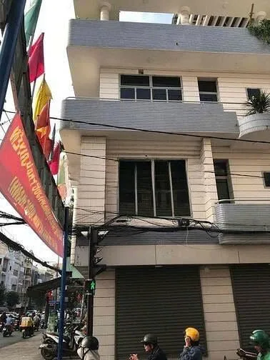 Cho thuê Nhà Góc : 155 Đinh Bộ Lĩnh, Phường 26, Quận Bình Thạnh. Giá thuê: 75 triệu/tháng
