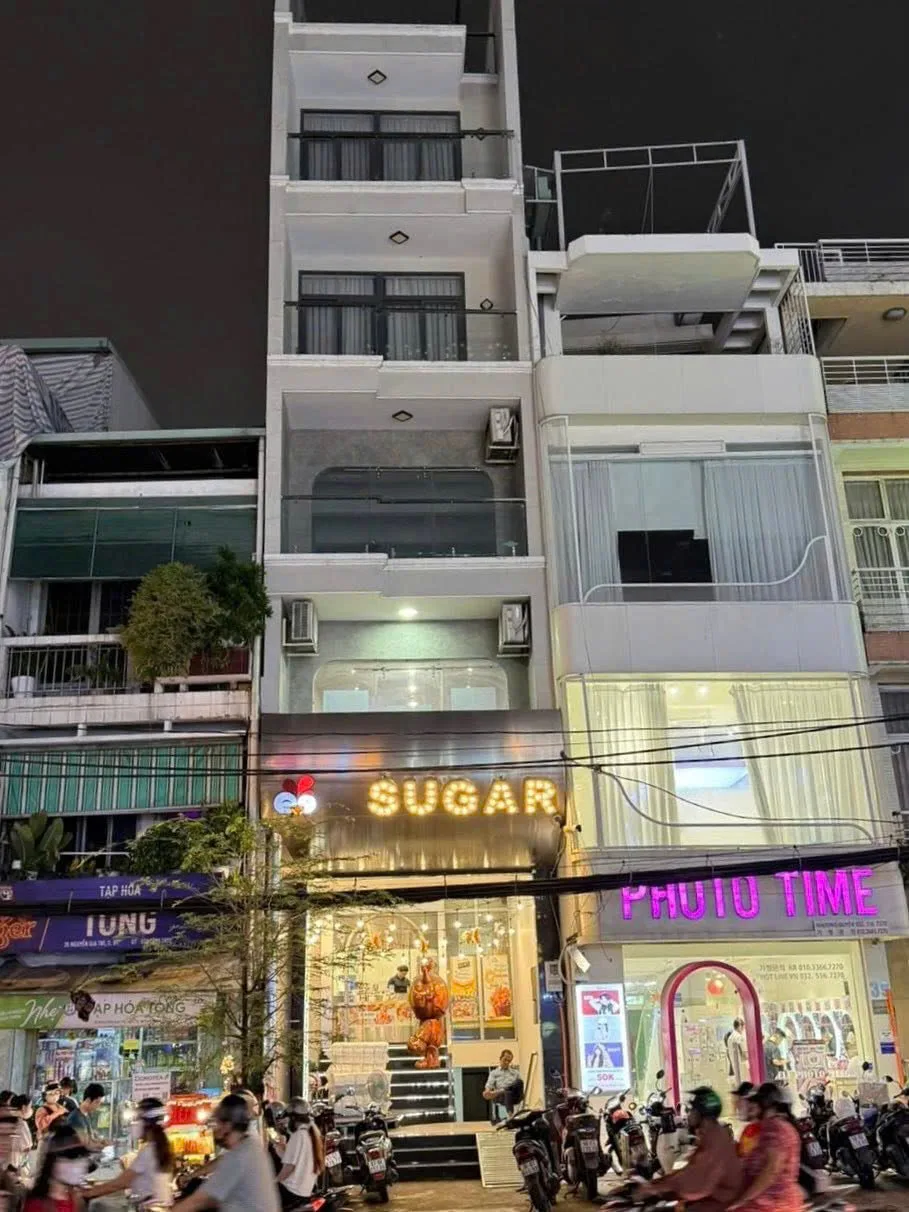Cho thuê Nhà : 37 Nguyễn Gia Trí, Quận Bình Thạnh. Giá thuê: 150 triệu/tháng