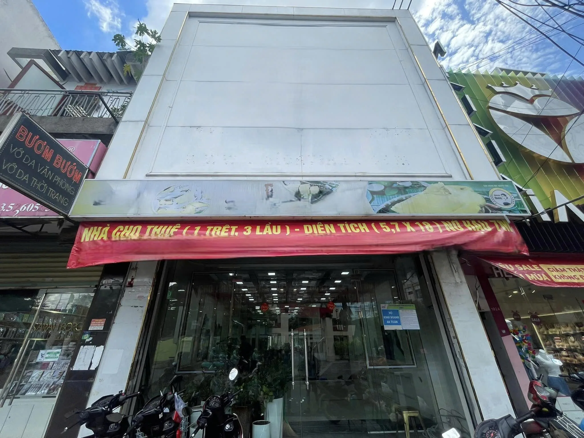 Cho thuê Nhà mặt tiền : 192Bis Cách Mạng Tháng 8, Quận 3. Giá thuê: 90 triệu/tháng