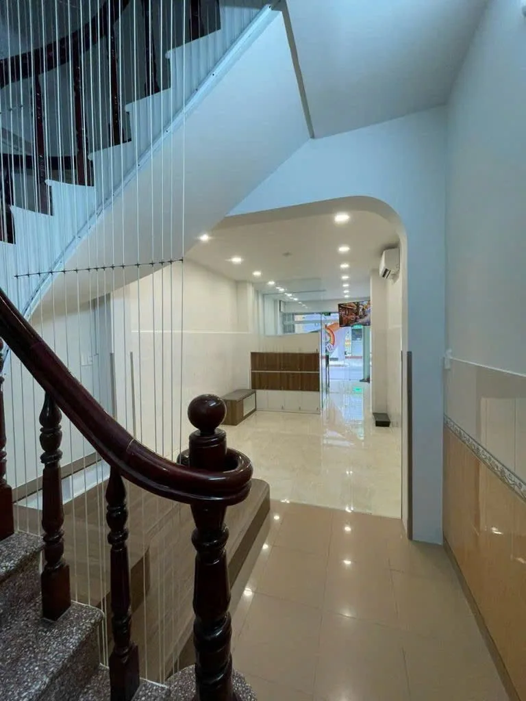 Cho thuê Nhà mặt tiền : 372 Bà Hạt, Phường 9, Quận 10. Giá thuê: 32 triệu/tháng
