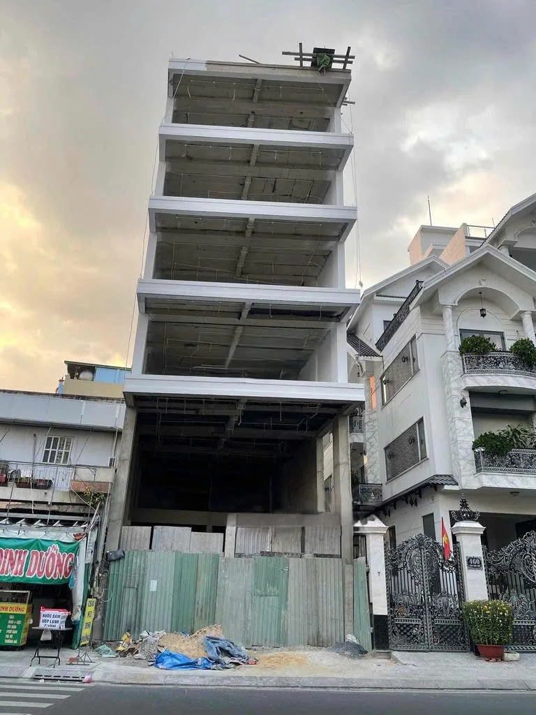 CHO THUÊ BUILDING MẶT TIỀN : TÂN SƠN NHÌ – QUẬN TÂN PHÚ. GIÁ THUÊ : 300 TRIỆU/THÁNG