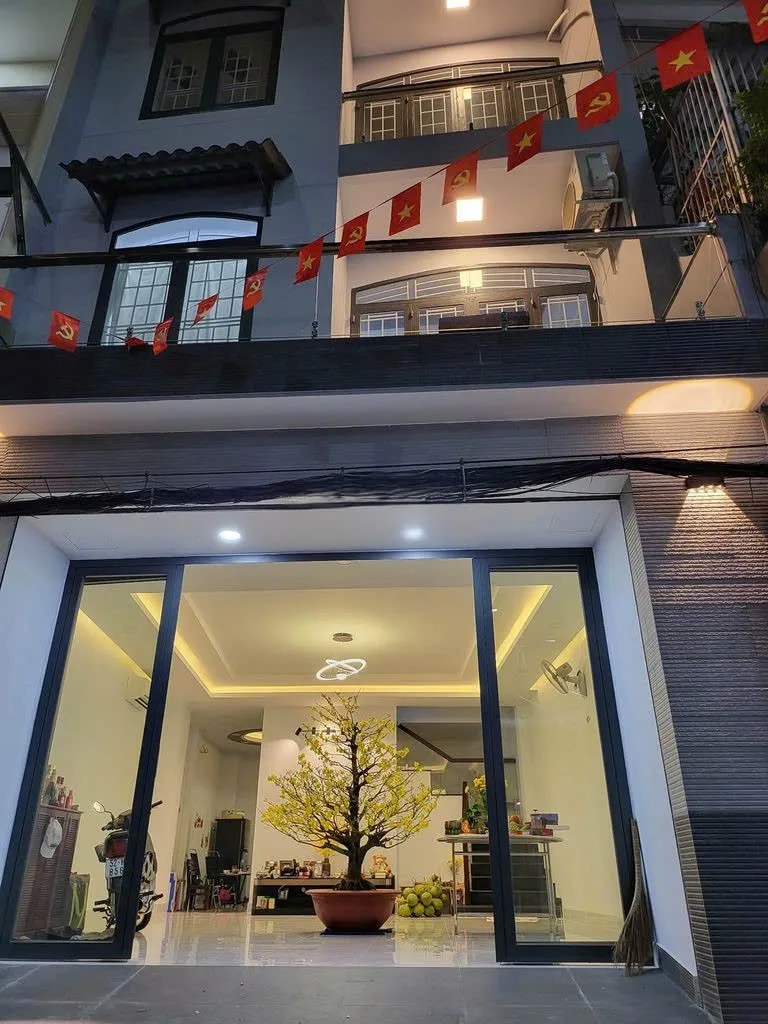 Cho thuê Nhà : 7 Đường Số 4, Cư Xá Đô Thành, Phường 4, Quận 3. Giá thuê: 45 triệu/tháng