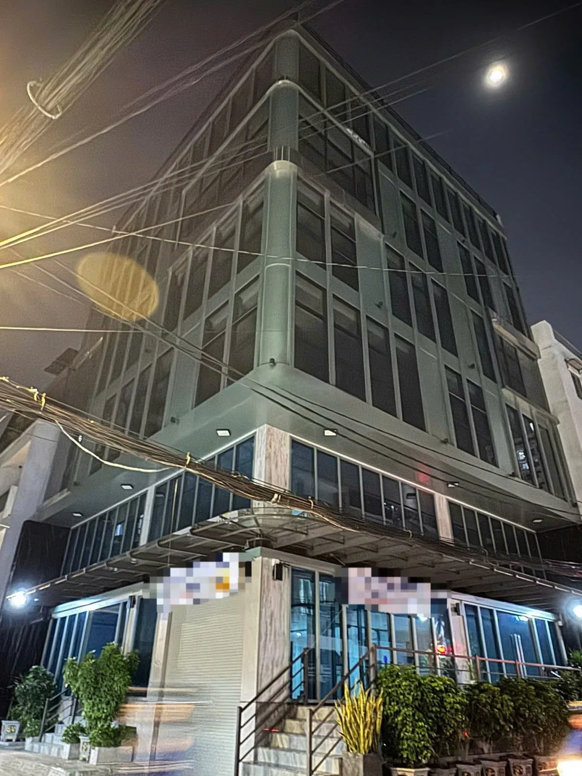 Cho thuê Tòa Nhà Góc 2 mặt tiền : 62/6-8-10 Trương Công Định, Quận Tân Bình. Giá thuê: 240 triệu/thá