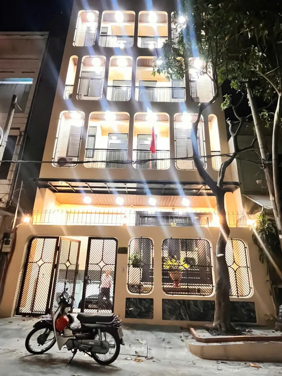 CHO THUÊ TÒA NHÀ HXH : NGUYỄN TRỌNG TUYỂN, PHÚ NHUẬN – FULL PCCC. GIÁ THUÊ : 150 TRIỆU/THÁNG