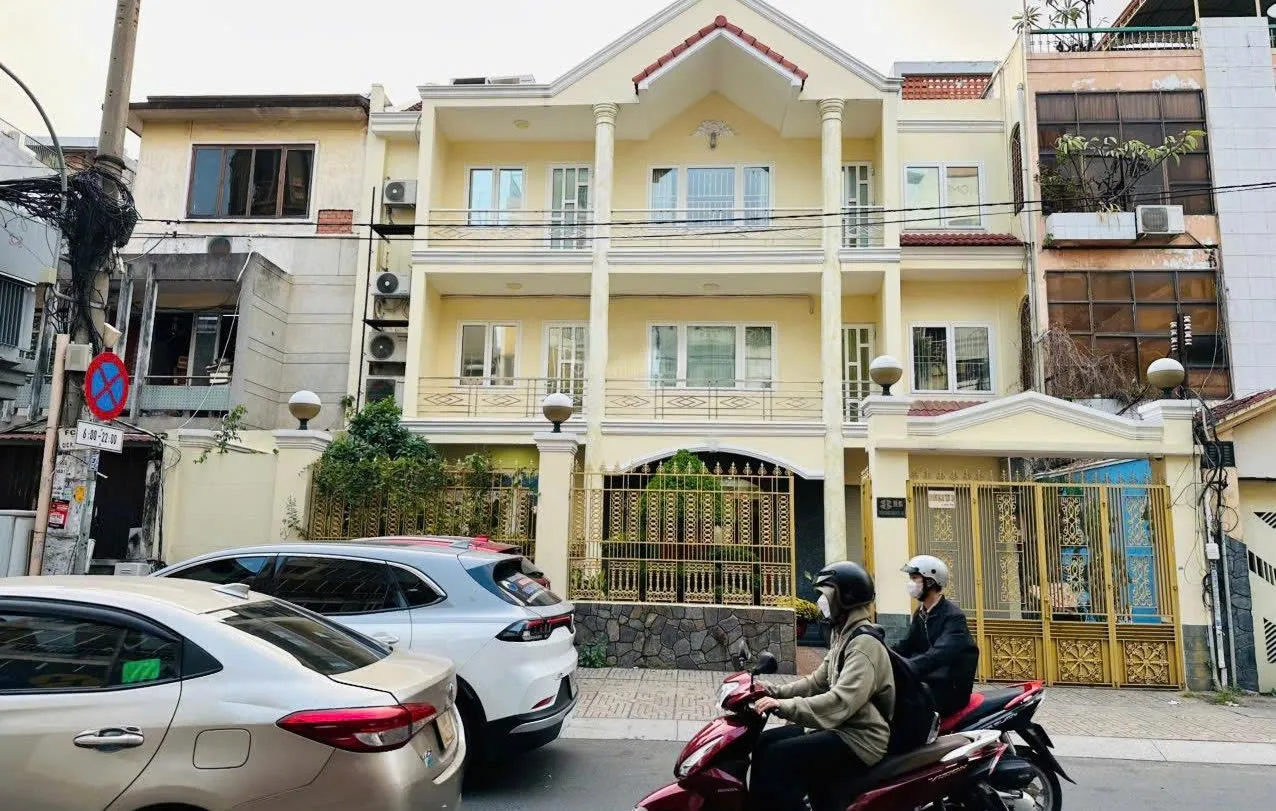 CHO THUÊ BIỆT THỰ / TÒA NHÀ : 8B TRẦN QUANG DIỆU, QUẬN 3 – DIỆN TÍCH LỚN. GIÁ THUÊ : 200 TRIỆU/THÁNG