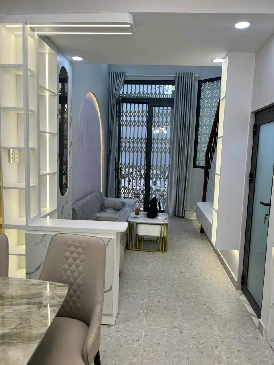 CHO THUÊ NHÀ : CƯ XÁ ĐÔ THÀNH, QUẬN 3 – KHU NỘI BỘ ĐẸP. GIÁ THUÊ : 45 TRIỆU/THÁNG