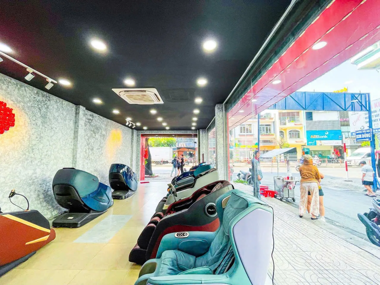 Cho Thuê Nhà Góc 2 Mặt Tiền : 82 Quang Trung , Phường 10, Quận Gò Vấp, TPHCM. Giá Thuê : 42 triệu/th