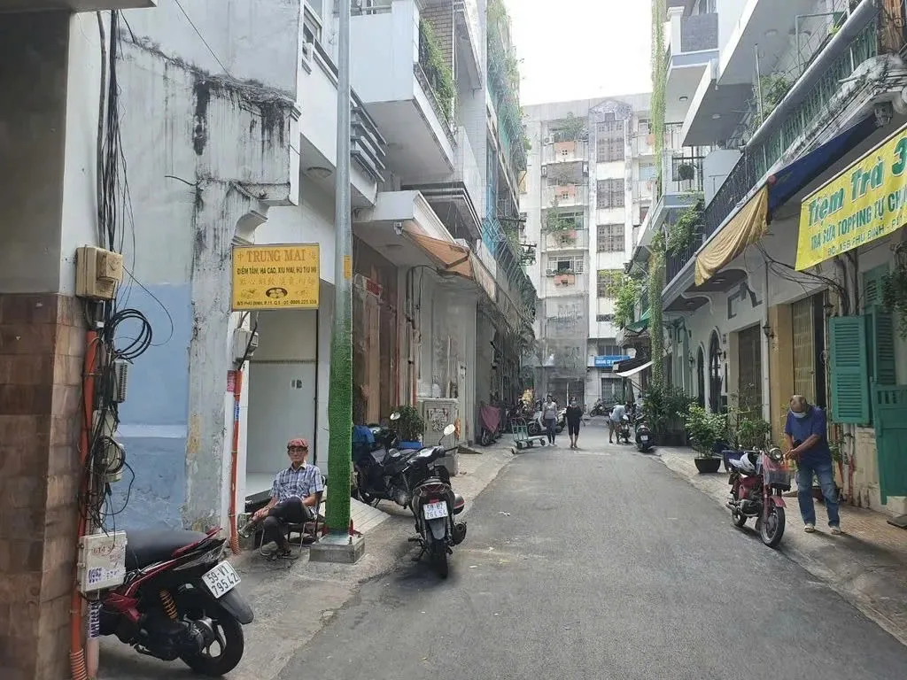 Cho thuê Nhà mặt tiền : 8 Phú Định, Phường 11, Quận 5. Giá thuê: 30 triệu/tháng (thương lượng)