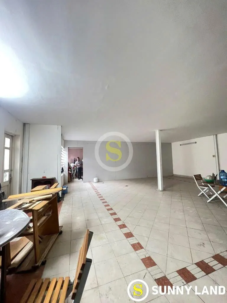 Cho thuê Villa sân vườn : 58B Trần Quốc Thảo, Phường 7, Quận 3. Giá thuê: 120 triệu/tháng