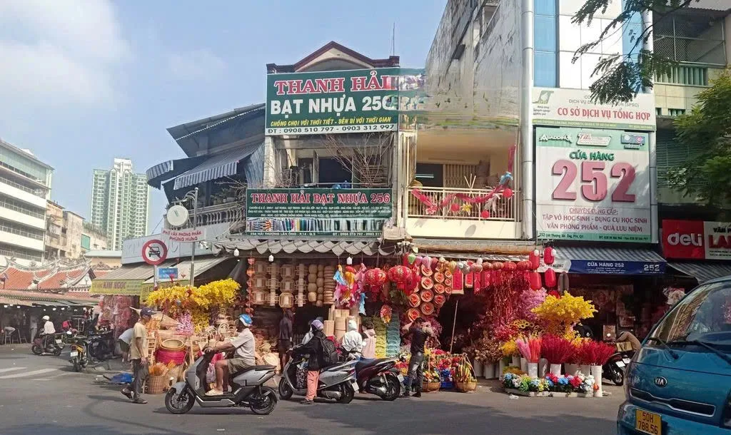Cho thuê Nhà Góc 2 mặt tiền : 256 Hải Thượng Lãn Ông, Phường 14, Quận 5. Giá thuê: 82 triệu/tháng