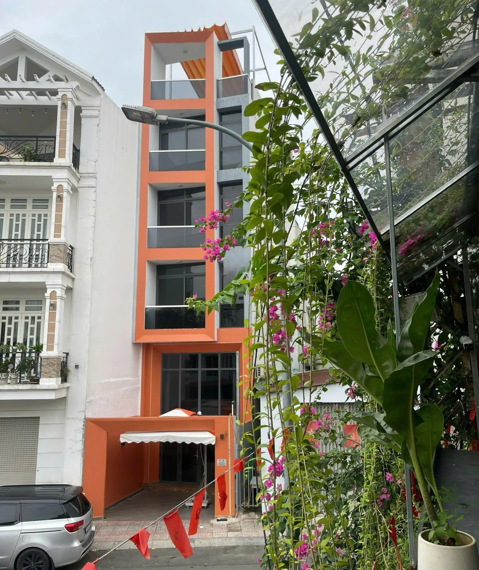 Cho thuê Nhà : 27 Nguyễn Văn Nguyễn, Quận 1. Giá thuê: 70 triệu/tháng