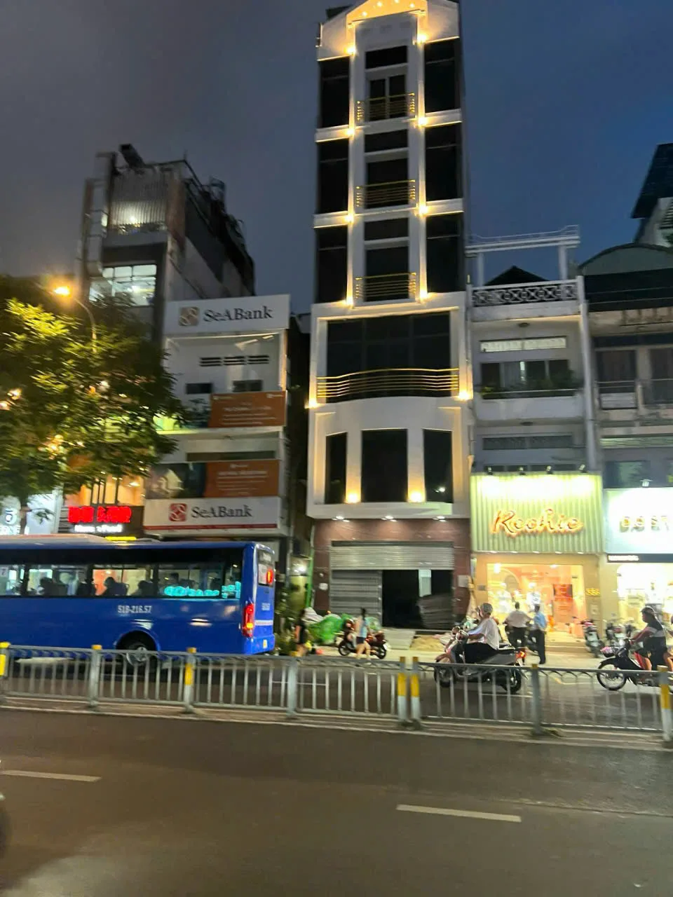 Cho thuê Nhà mặt tiền : 338 Lê Văn Sỹ, Phường 14, Quận 3. Giá thuê: 180 triệu/tháng