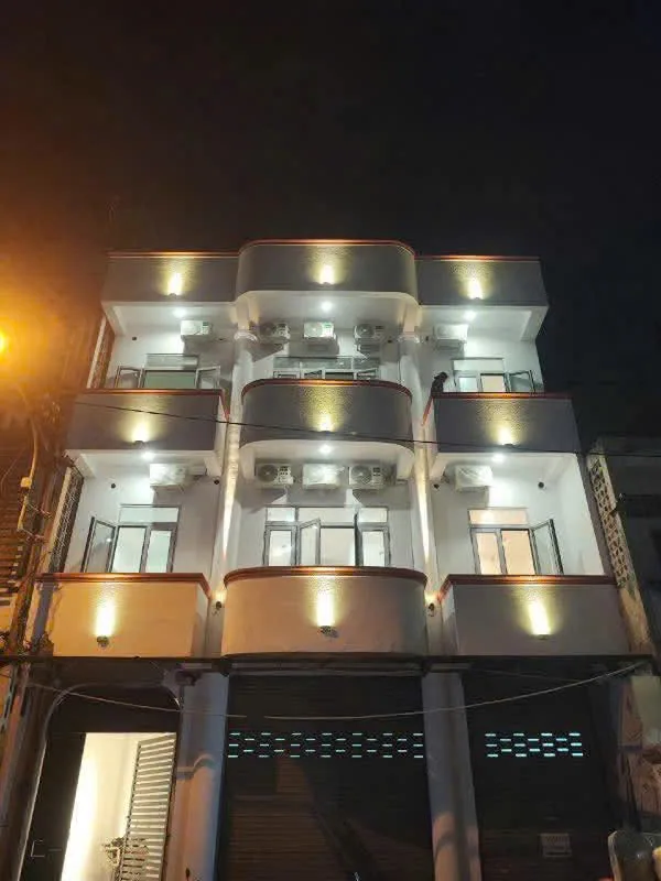 Cho Thuê Mặt Bằng : 504 Nhật Tảo, Quận 10. Giá thuê: 40 triệu/tháng