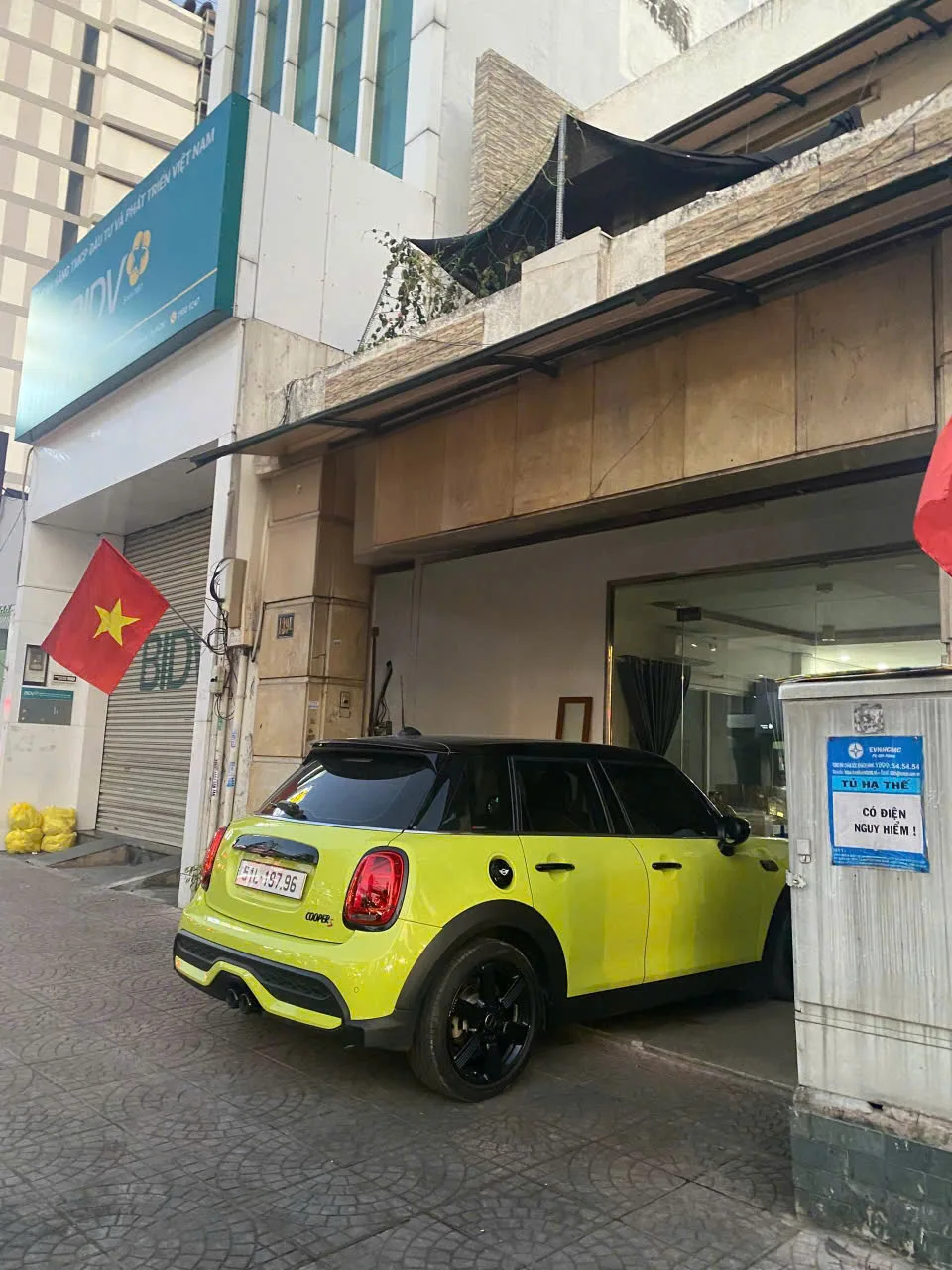 CHO THUÊ NHÀ : 139E Phan Đăng Lưu, Quận Phú Nhuận. Giá thuê: 200 triệu/tháng