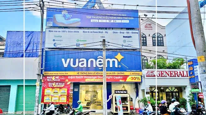 Mặt Bằng Đẹp : 1051–1053 Cách Mạng Tháng 8, Quận 10 – trục kinh doanh sầm uất. Giá thuê: 180 triệu/t