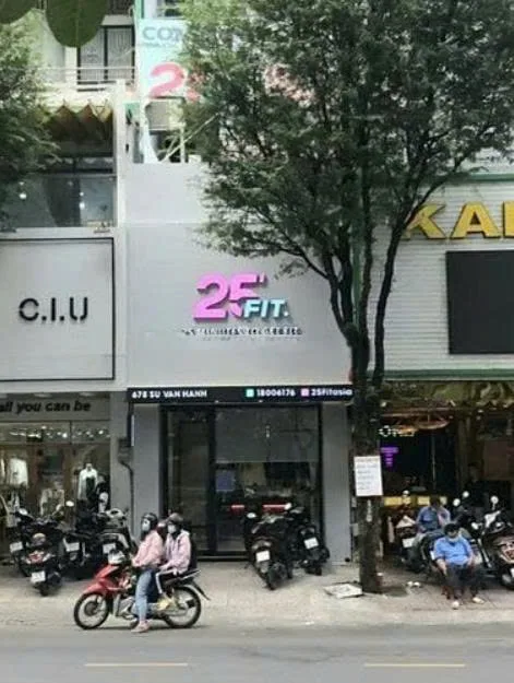 Cho thuê Nhà mặt tiền : 678 Đường Sư Vạn Hạnh, Phường 12, Quận 10. Giá thuê: 120 triệu/tháng