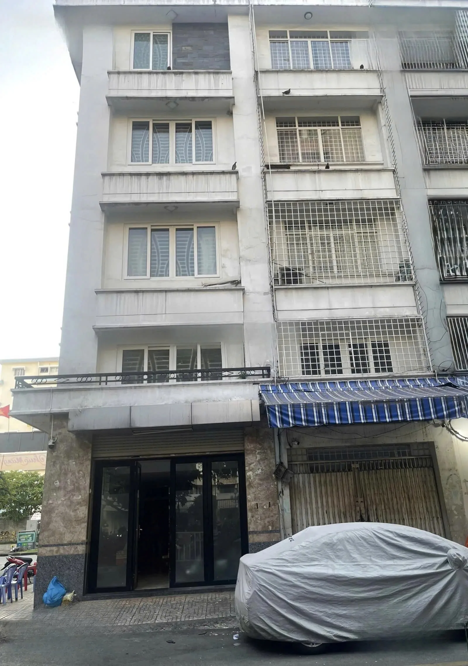 Cho thuê Nhà 2 mặt tiền : 204A-B Sư Vạn Hạnh, Phường 9, Quận 5. Giá thuê: 200 triệu/tháng