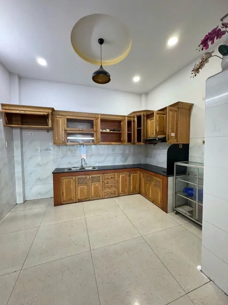 Nhà nguyên căn : 173/23 Khuông Việt, Phường Phú Trung, Quận Tân Phú. Giá thuê: 13 triệu/tháng