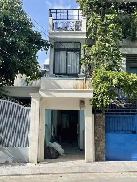 Cho thuê Nhà mặt tiền : 100 Nguyễn Cửu Vân, Phường 17, Quận Bình Thạnh. Giá thuê: 15triệu /tháng