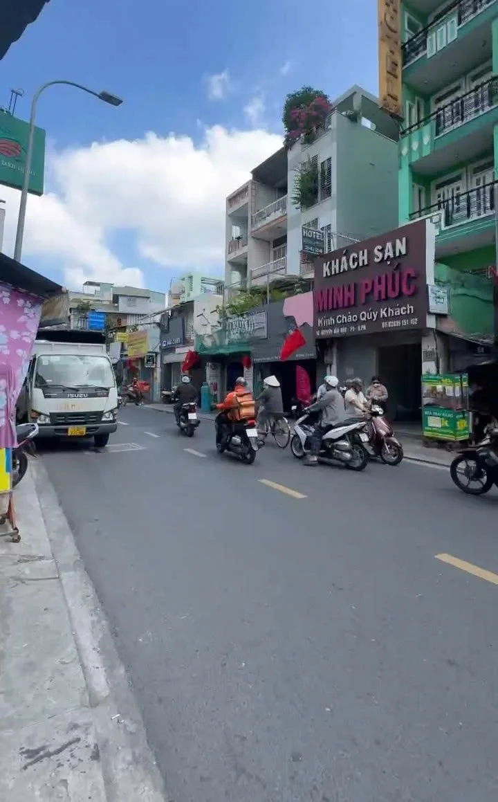 Cho Thuê MB : 16 Nguyễn Văn Đậu, Phường 5, Quận Bình Thạnh. Giá thuê: 18triệu /tháng