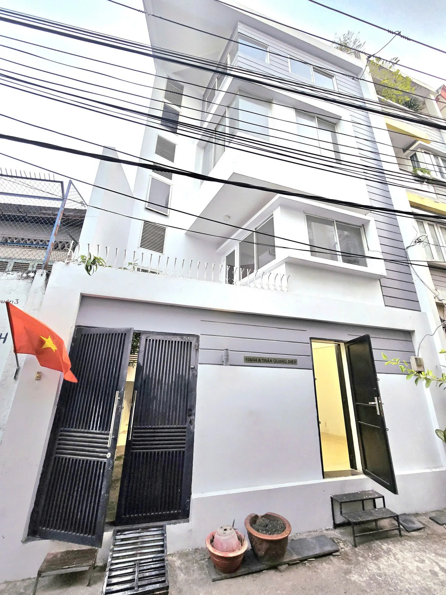 Nhà nguyên căn : 108/44A Trần Quang Diệu, Phường 14, Quận 3. Giá: 18triệu /tháng