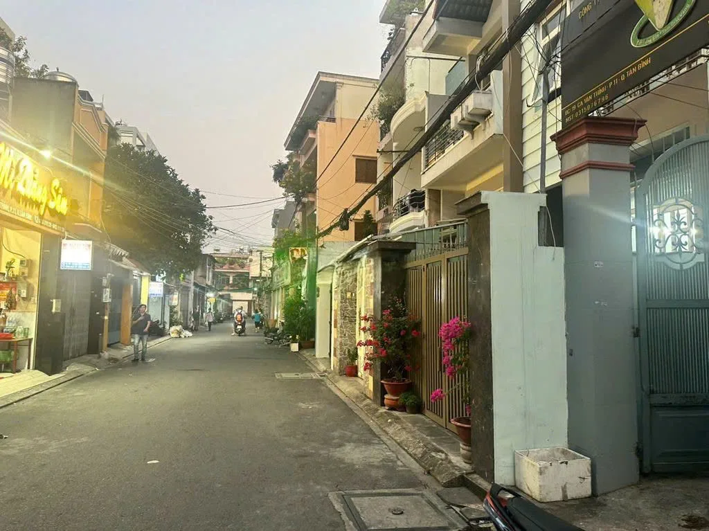 Cho Thuê Mặt Bằng : 19 Ca Văn Thỉnh, Phường 11, Quận Tân Bình. Giá thuê: 15 triệu/tháng 