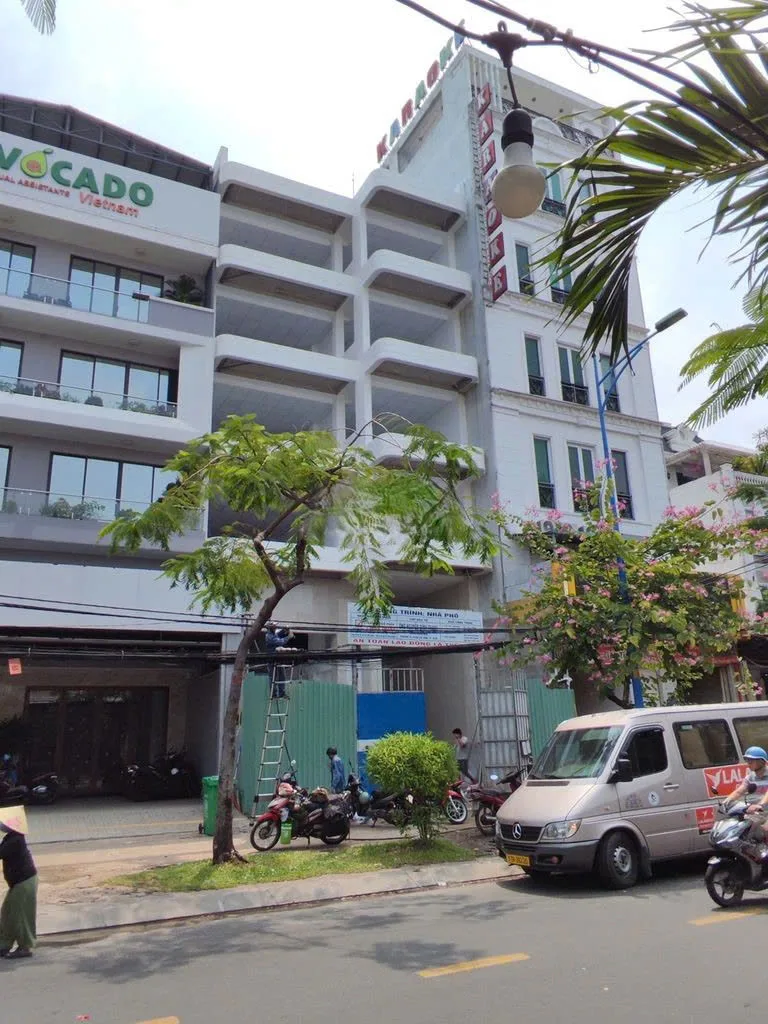 Cho Thuê Tòa Nhà : 245–245A Đồng Đen, Phường 10, Quận Tân Bình.  Giá thuê: 300 triệu/tháng