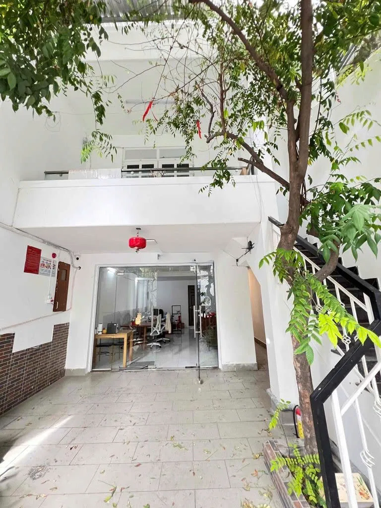 Cho Thuê Mặt Bằng : 606/121 Đường 3/2, Phường 14, Quận 10.  Giá thuê: 22 triệu/tháng