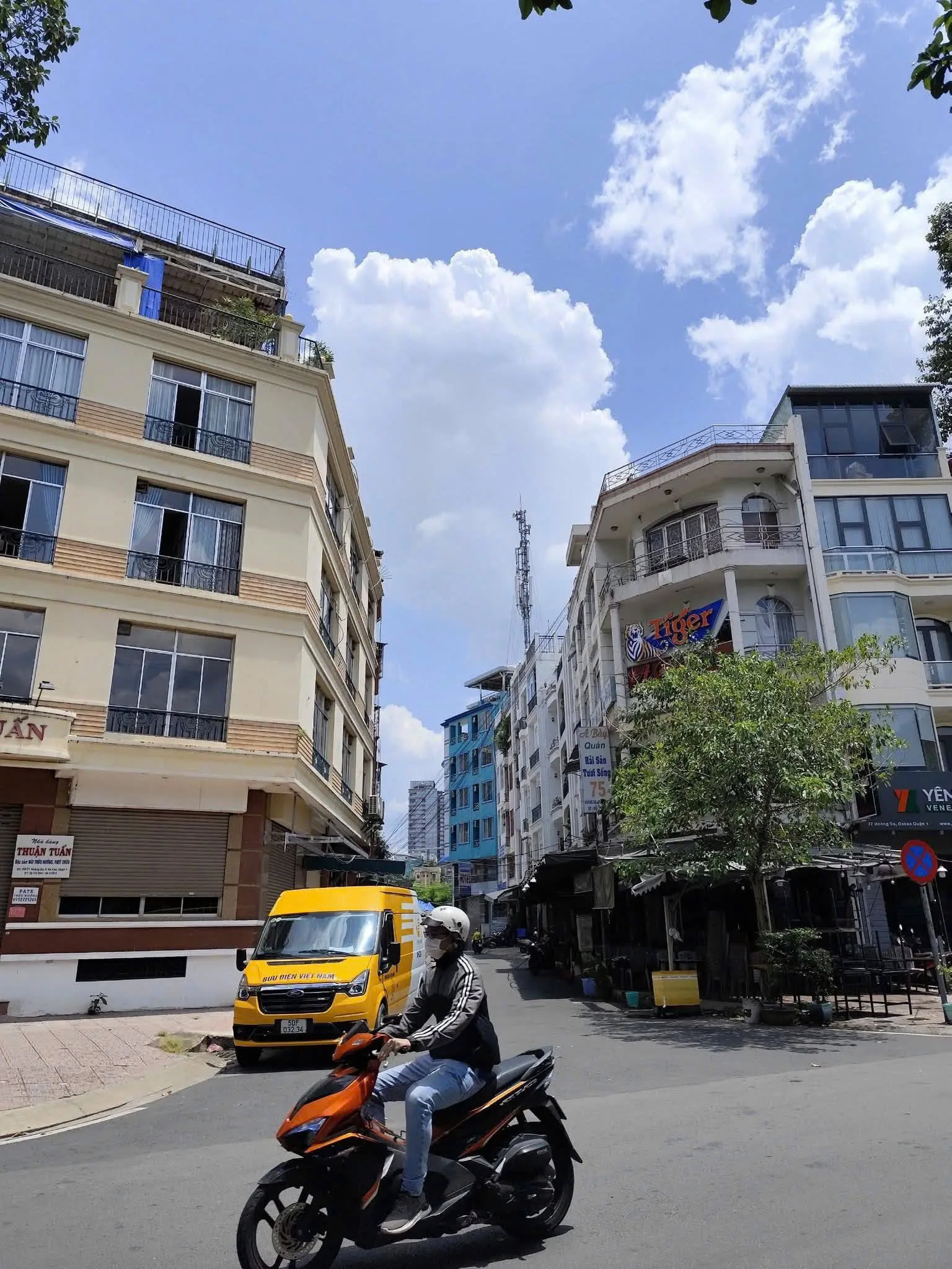 Cho Thuê Nhà Góc : 75 Hoàng Sa, Phường Tân Định, Quận 1. Giá thuê: 75 triệu/tháng