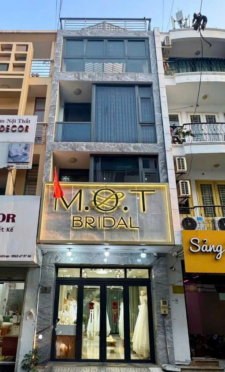 Cho Thuê Mặt Bằng : 9 Hoa Hồng, Phường 2, Quận Phú Nhuận. Giá thuê: 30 triệu/tháng