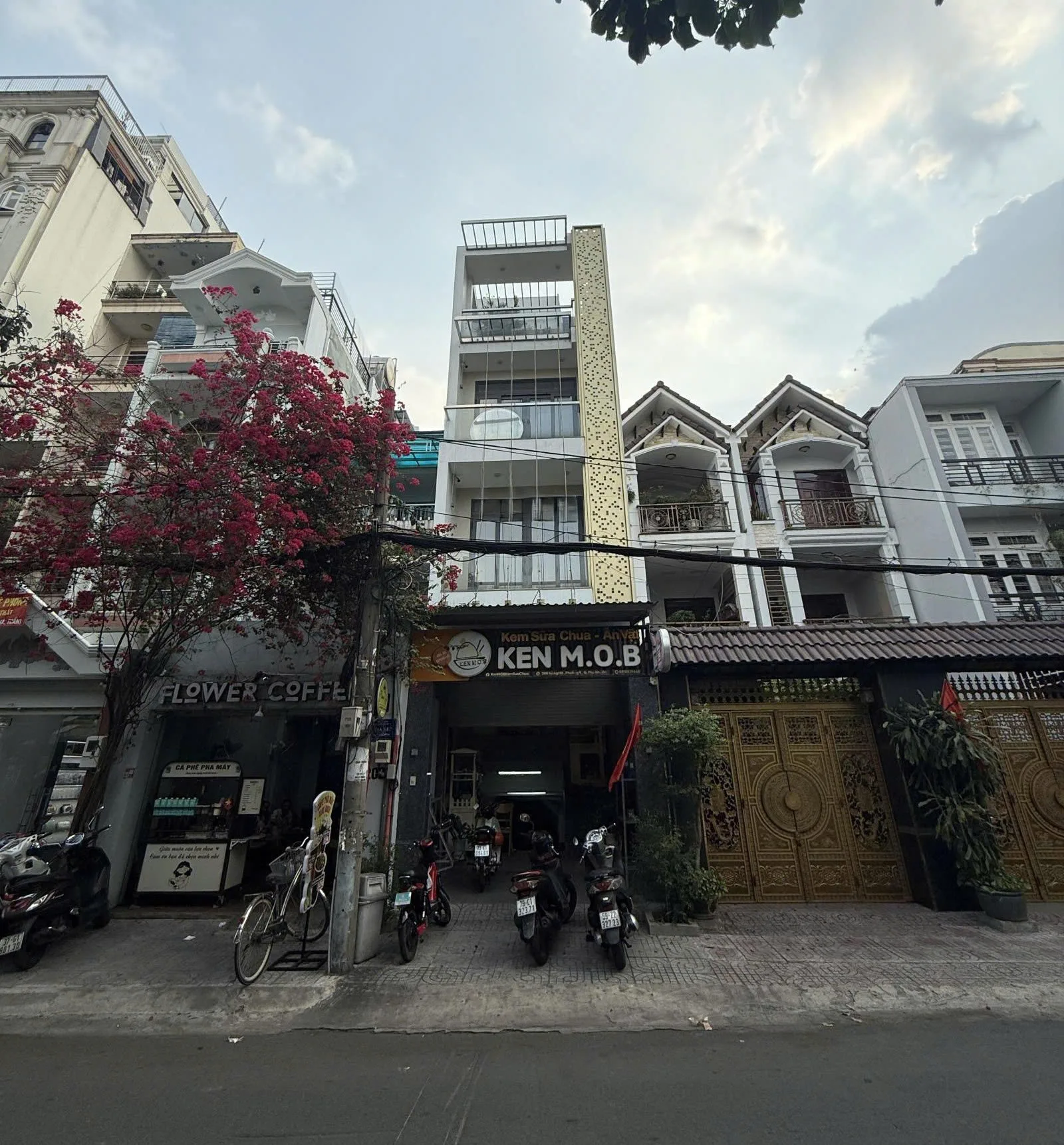 Cho Thuê Nhà : 200 Hồng Hà, Phường 9, Quận Phú Nhuận. Giá thuê: 35 triệu/tháng