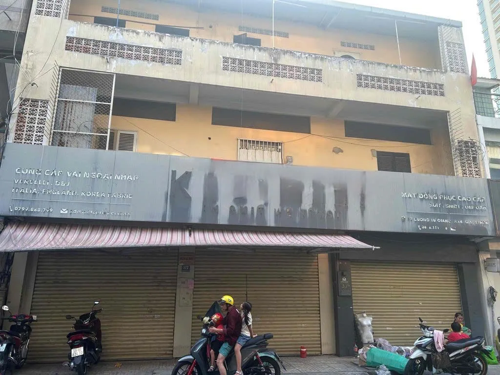 CHO THUÊ NHÀ MẶT TIỀN : 37 Dương Tử Giang, Phường 14, Quận 5. Giá thuê: 40 triệu/tháng