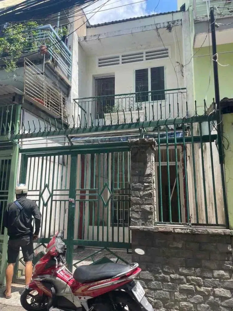 Cho thuê Nhà nguyên căn : 736/9 Cách Mạng Tháng 8, Phường 5, Quận Tân Bình. Giá thuê: 15 triệu/tháng