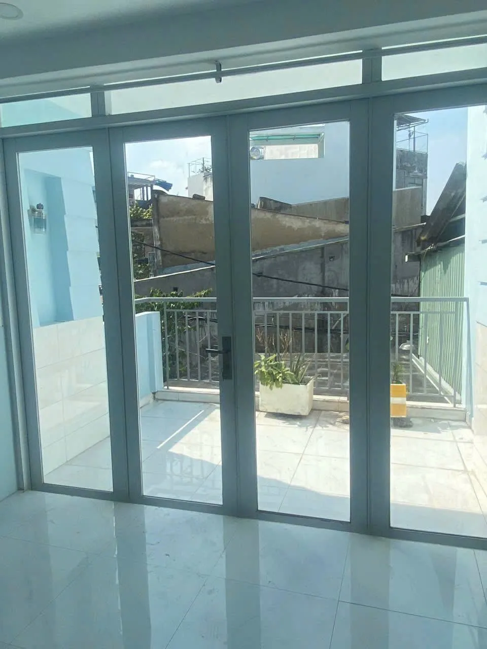 CHO THUÊ NHÀ NGUYÊN CĂN : 459/ Cộng Hòa, Phường 15, Quận Tân Bình. Giá thuê: 12 triệu/tháng