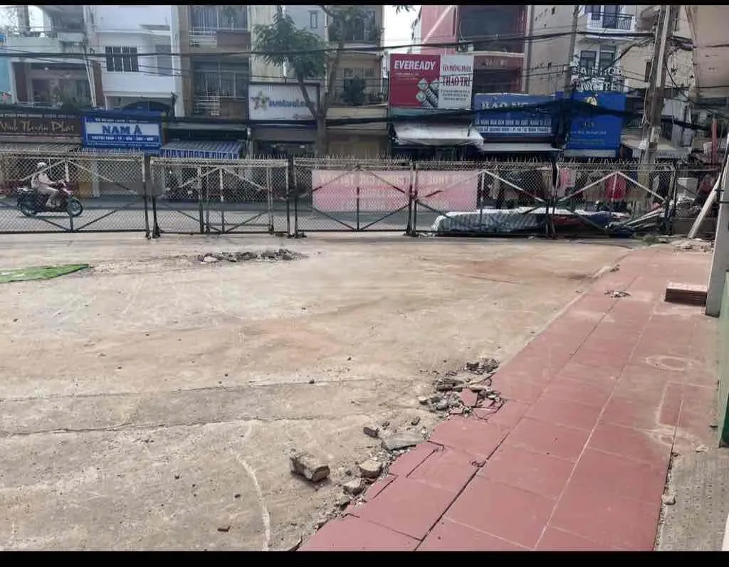 CHO THUÊ ĐẤT MẶT TIỀN LÊ : 178 Lê Quang Định, Phường 14, Quận Bình Thạnh. Giá thuê: 60 triệu/tháng