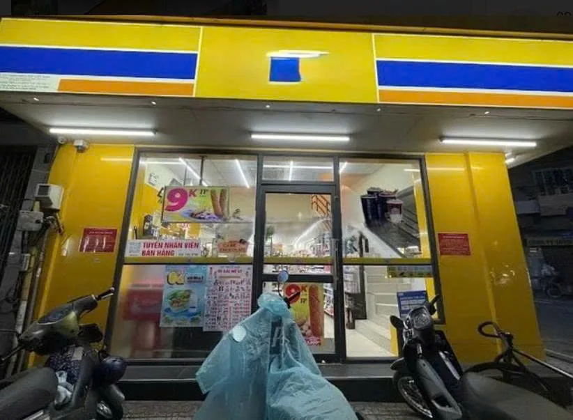 CHO THUÊ NHÀ 2 MẶT TIỀN : 927 Nguyễn Trãi, Phường 14, Quận 5. Giá thuê: 45 triệu/tháng