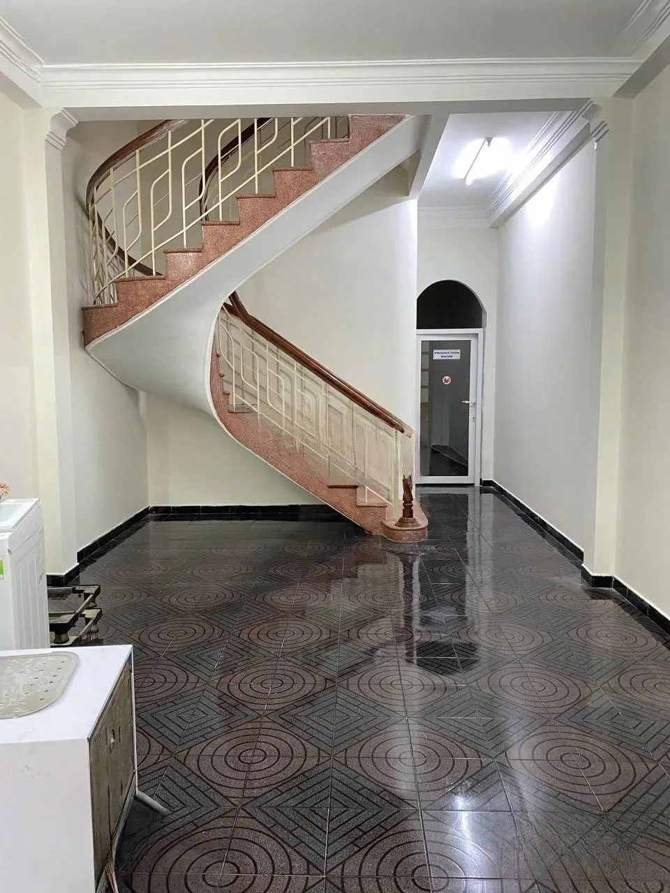 CHO THUÊ NHÀ NGUYÊN CĂN : 451/2 Huỳnh Văn Bánh, Phường 13, Quận Phú Nhuận. Giá thuê: 19 triệu/tháng