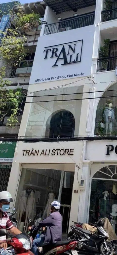 CHO THUÊ NHÀ MẶT TIỀN : 158 Huỳnh Văn Bánh, Phường 11, Quận Phú Nhuận. Giá thuê: 40 triệu/tháng