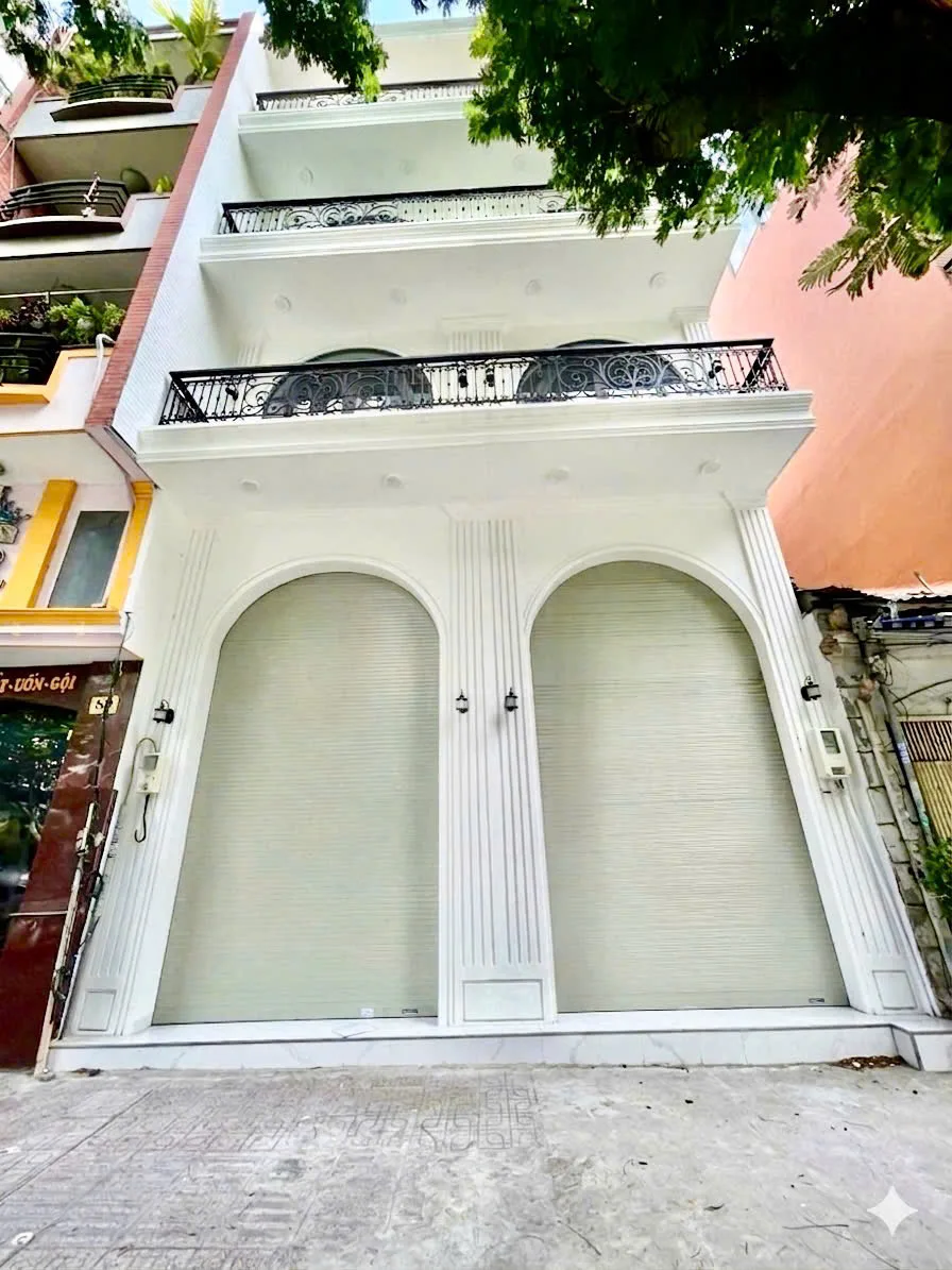 CHO THUÊ TÒA NHÀ MẶT TIỀN : 91–93 Trương Định, Quận 3. Giá thuê: 230 triệu/tháng (thương lượng)