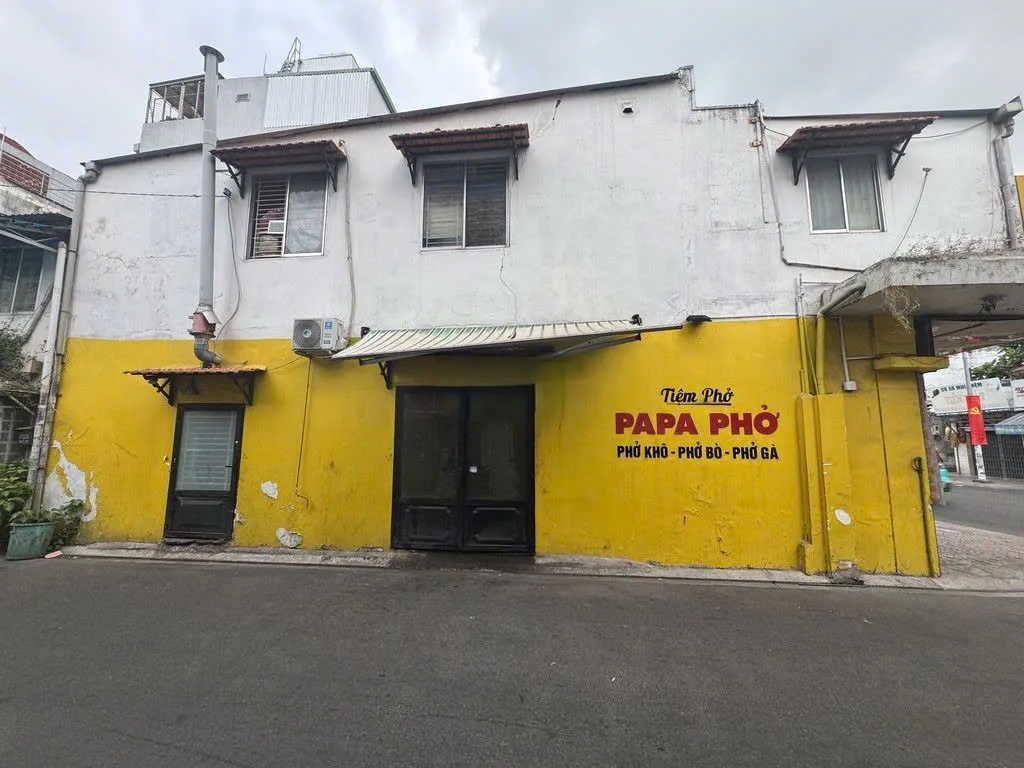 CHO THUÊ NHÀ GÓC 2 MẶT TIỀN : Góc 431 Nguyễn Kiệm, Phường 9, Quận Phú Nhuận. Giá thuê: 24 triệu/thán