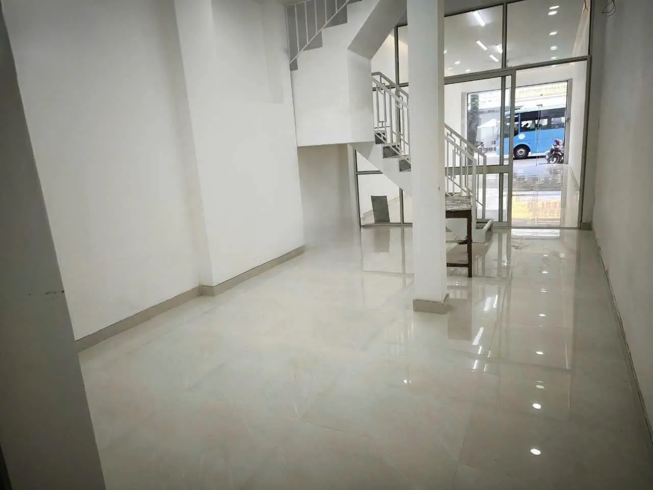 CHO THUÊ NHÀ NGUYÊN CĂN : 139 Đinh Tiên Hoàng, Phường Đa Kao, Quận 1. Giá thuê: 33 triệu/tháng